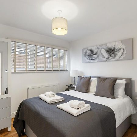 엔필드 Two Bed Flat In Bush Hill Park 아파트 외부 사진