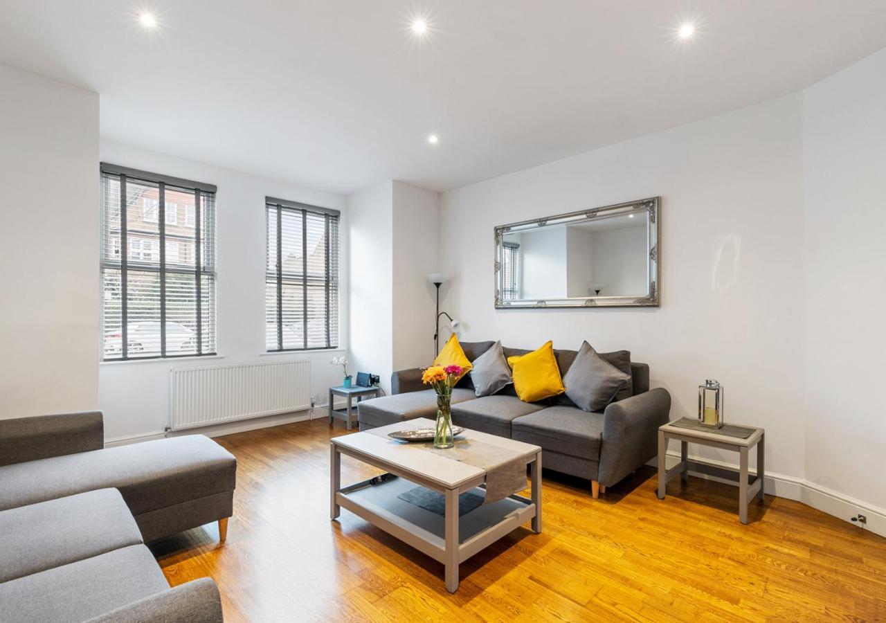 엔필드 Two Bed Flat In Bush Hill Park 아파트 외부 사진