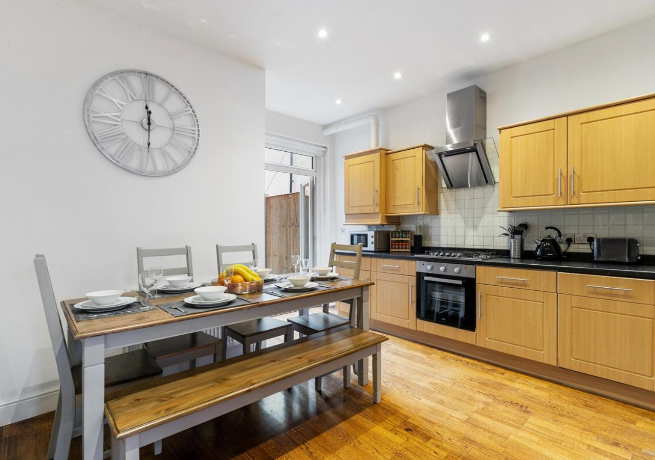 엔필드 Two Bed Flat In Bush Hill Park 아파트 외부 사진