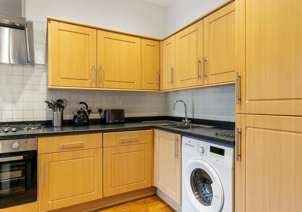 엔필드 Two Bed Flat In Bush Hill Park 아파트 외부 사진