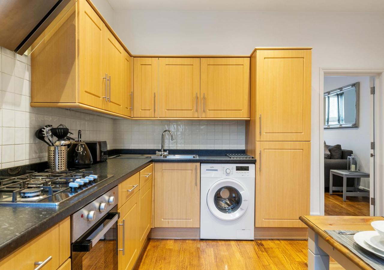 엔필드 Two Bed Flat In Bush Hill Park 아파트 외부 사진