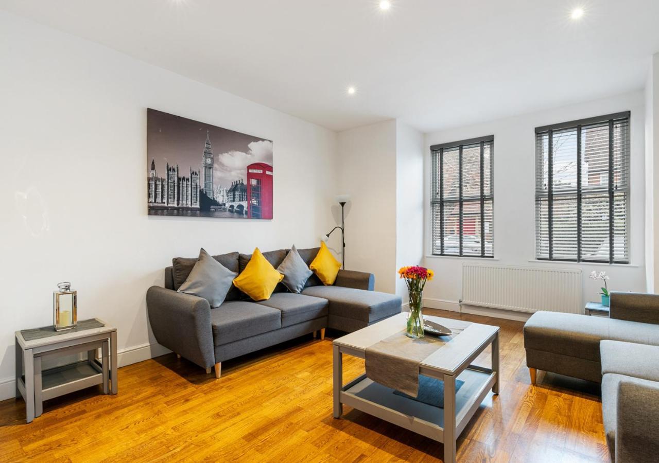 엔필드 Two Bed Flat In Bush Hill Park 아파트 외부 사진