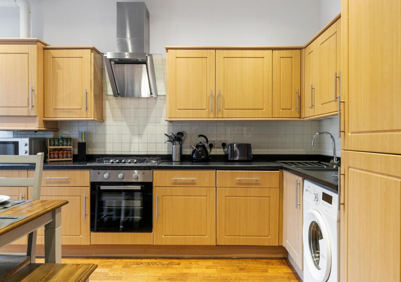 엔필드 Two Bed Flat In Bush Hill Park 아파트 외부 사진