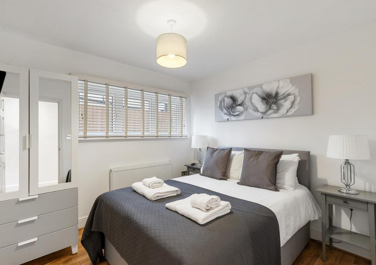 엔필드 Two Bed Flat In Bush Hill Park 아파트 외부 사진