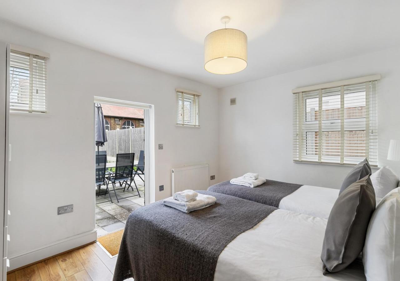엔필드 Two Bed Flat In Bush Hill Park 아파트 외부 사진