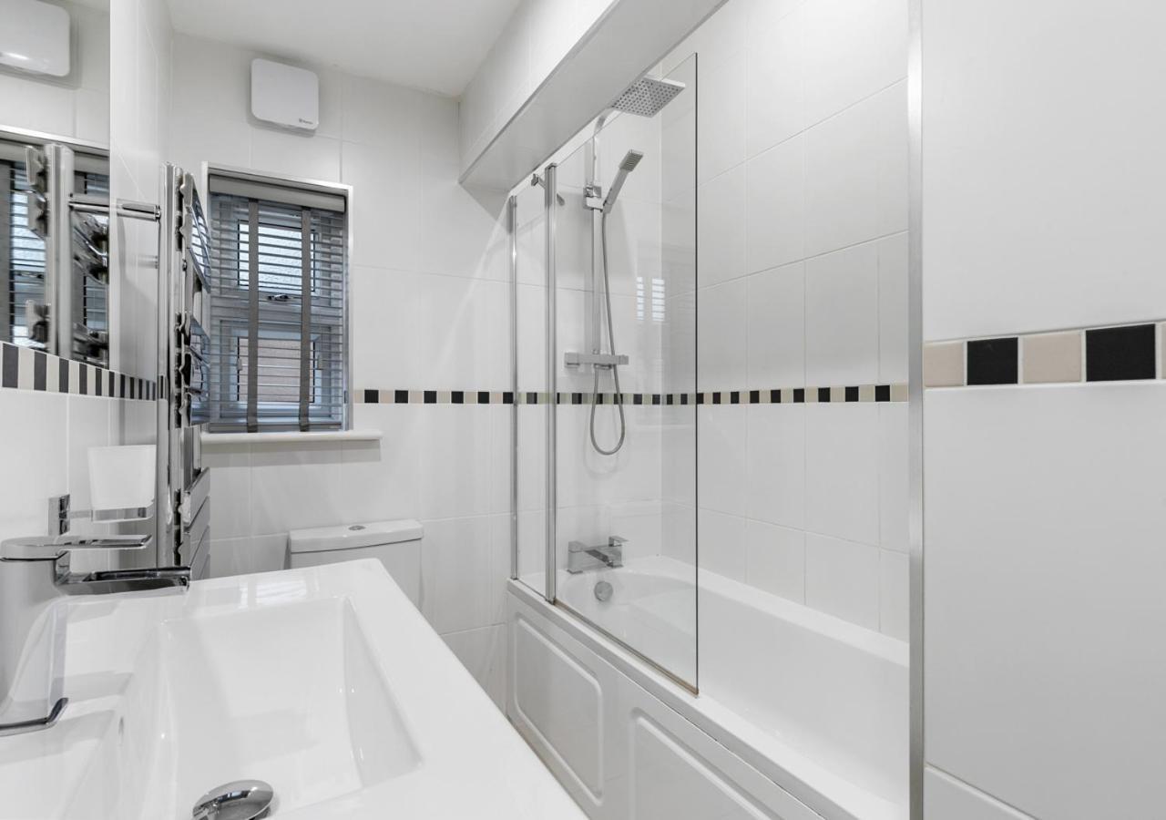 엔필드 Two Bed Flat In Bush Hill Park 아파트 외부 사진