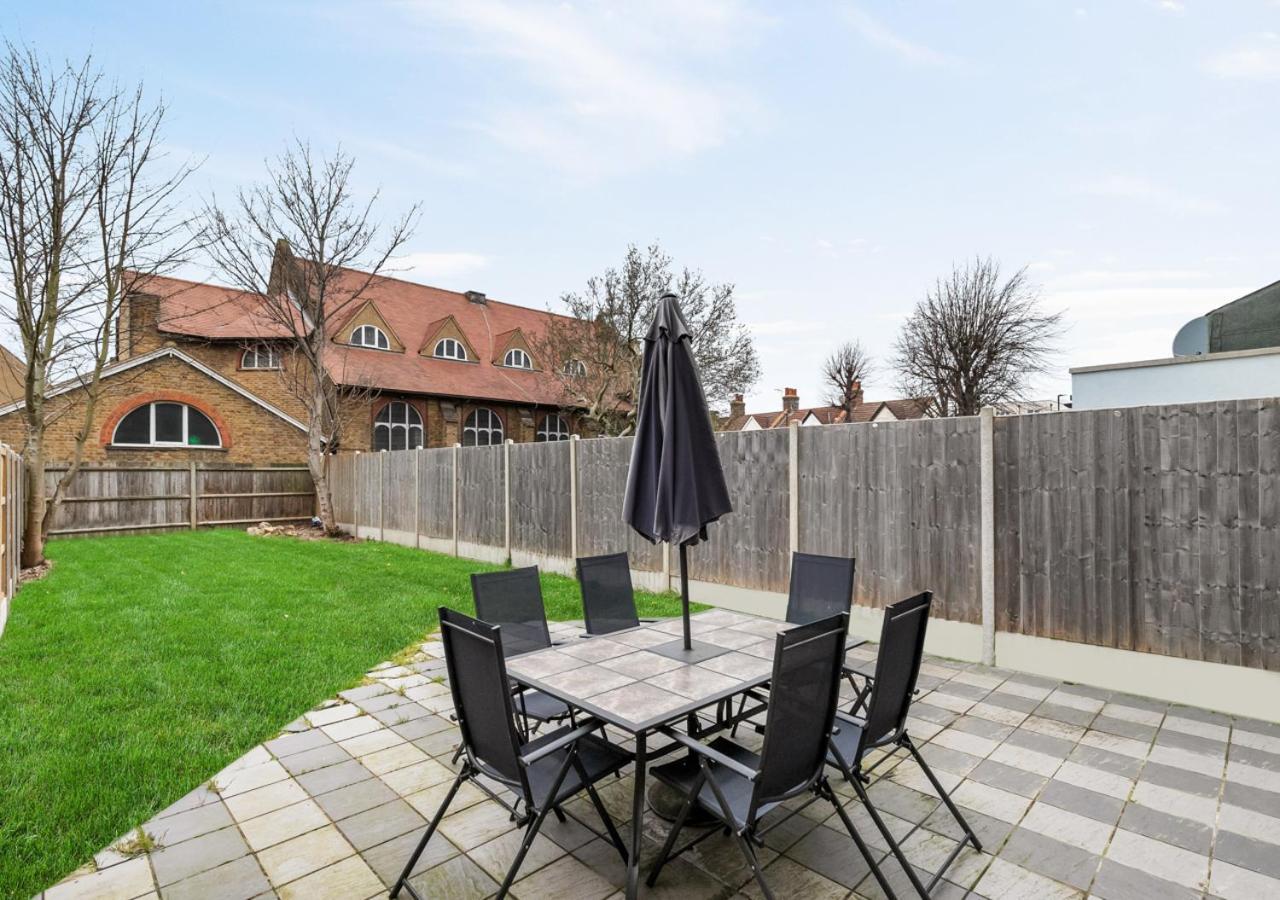엔필드 Two Bed Flat In Bush Hill Park 아파트 외부 사진