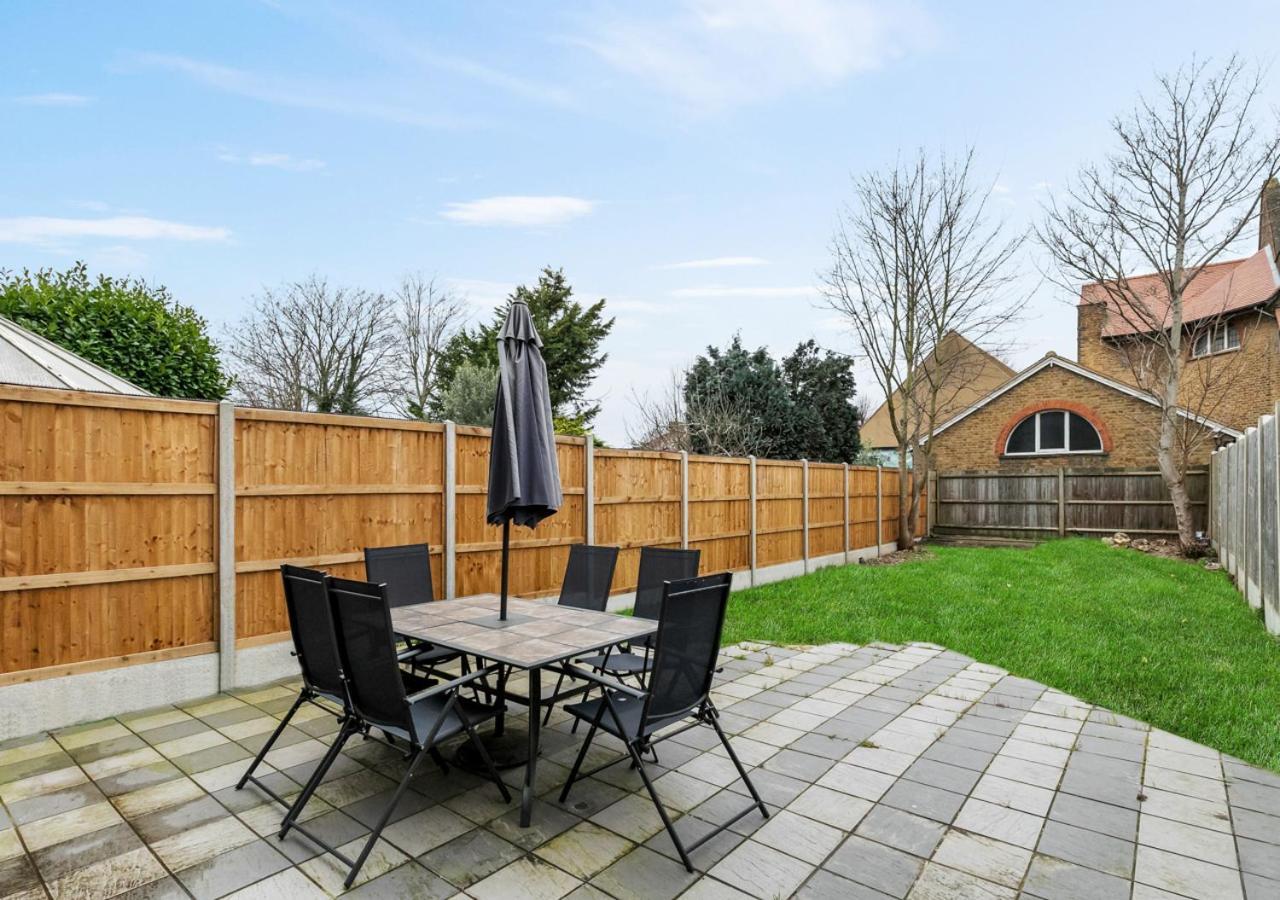 엔필드 Two Bed Flat In Bush Hill Park 아파트 외부 사진