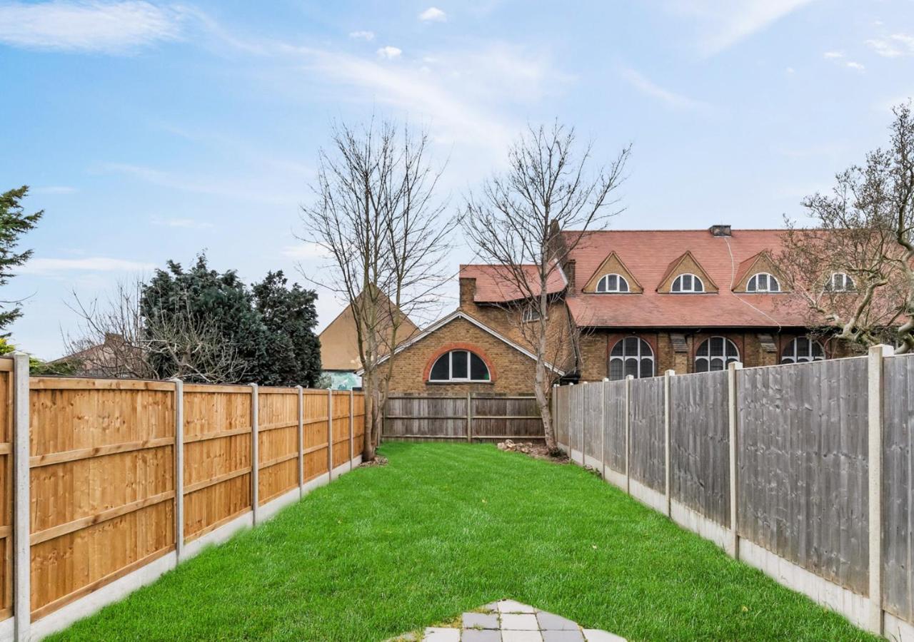 엔필드 Two Bed Flat In Bush Hill Park 아파트 외부 사진