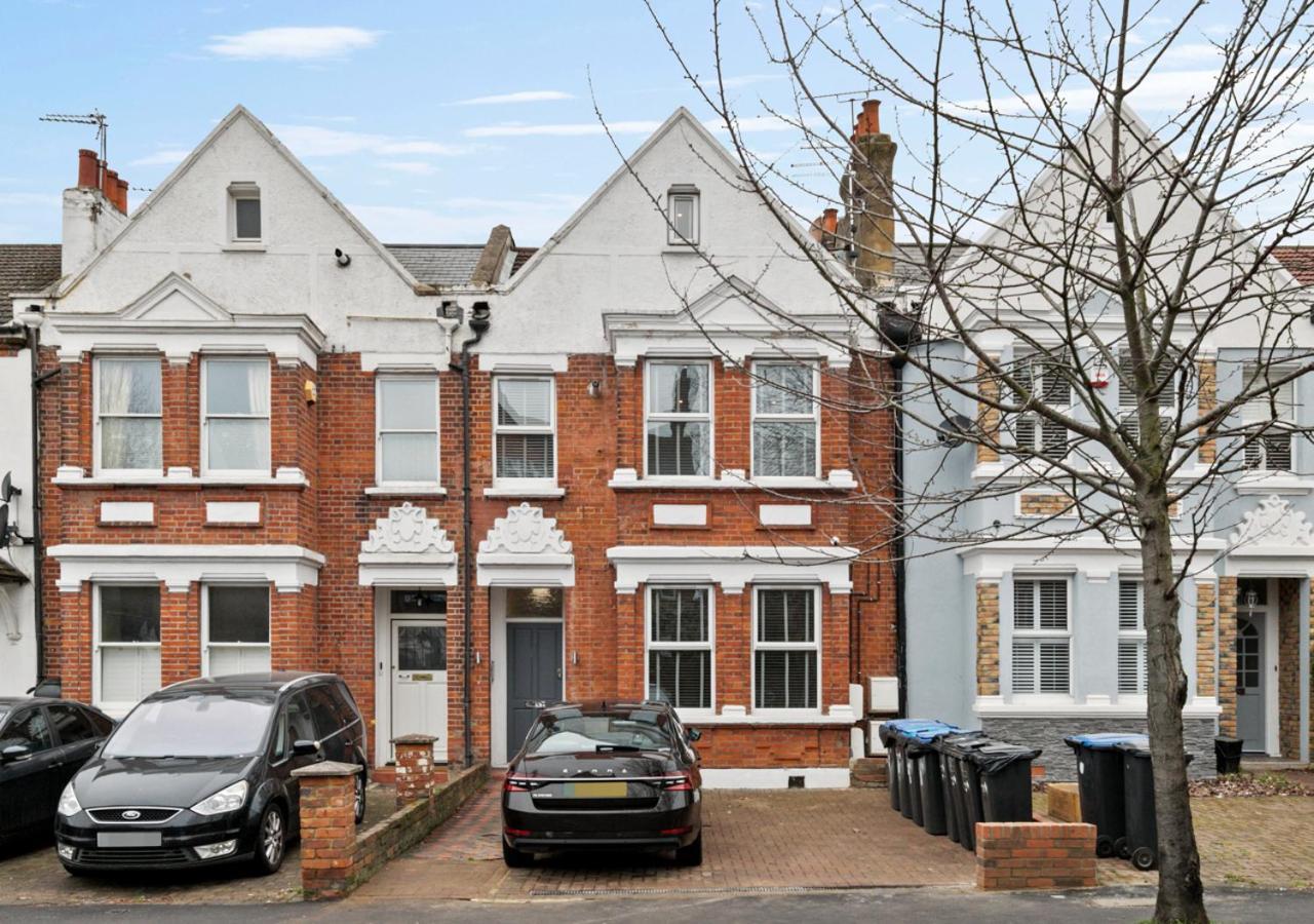 엔필드 Two Bed Flat In Bush Hill Park 아파트 외부 사진