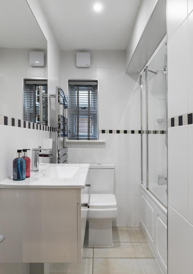엔필드 Two Bed Flat In Bush Hill Park 아파트 외부 사진