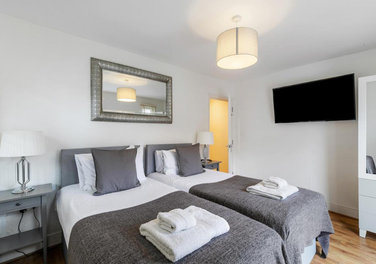 엔필드 Two Bed Flat In Bush Hill Park 아파트 외부 사진